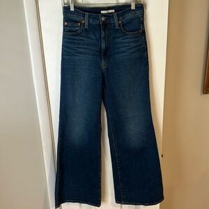 Levi’s Ribcage bell dark wash jeans size 29